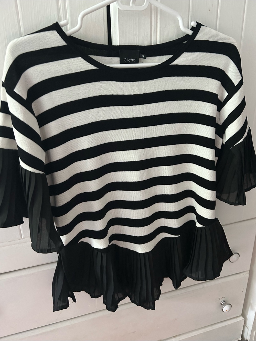 NWOT CLICHE’ Striped Scoop Neck, Pleated-Hem Crewneck Sweater w/Ruffles  & Scoop